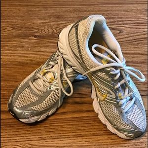 Nike 2008 Livestrong Air Max Running Sneakers